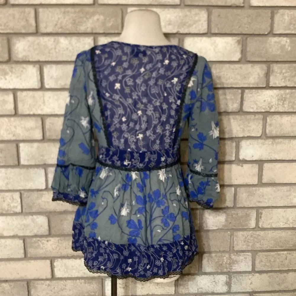 3for$20 light blouse - Picture 2 of 4